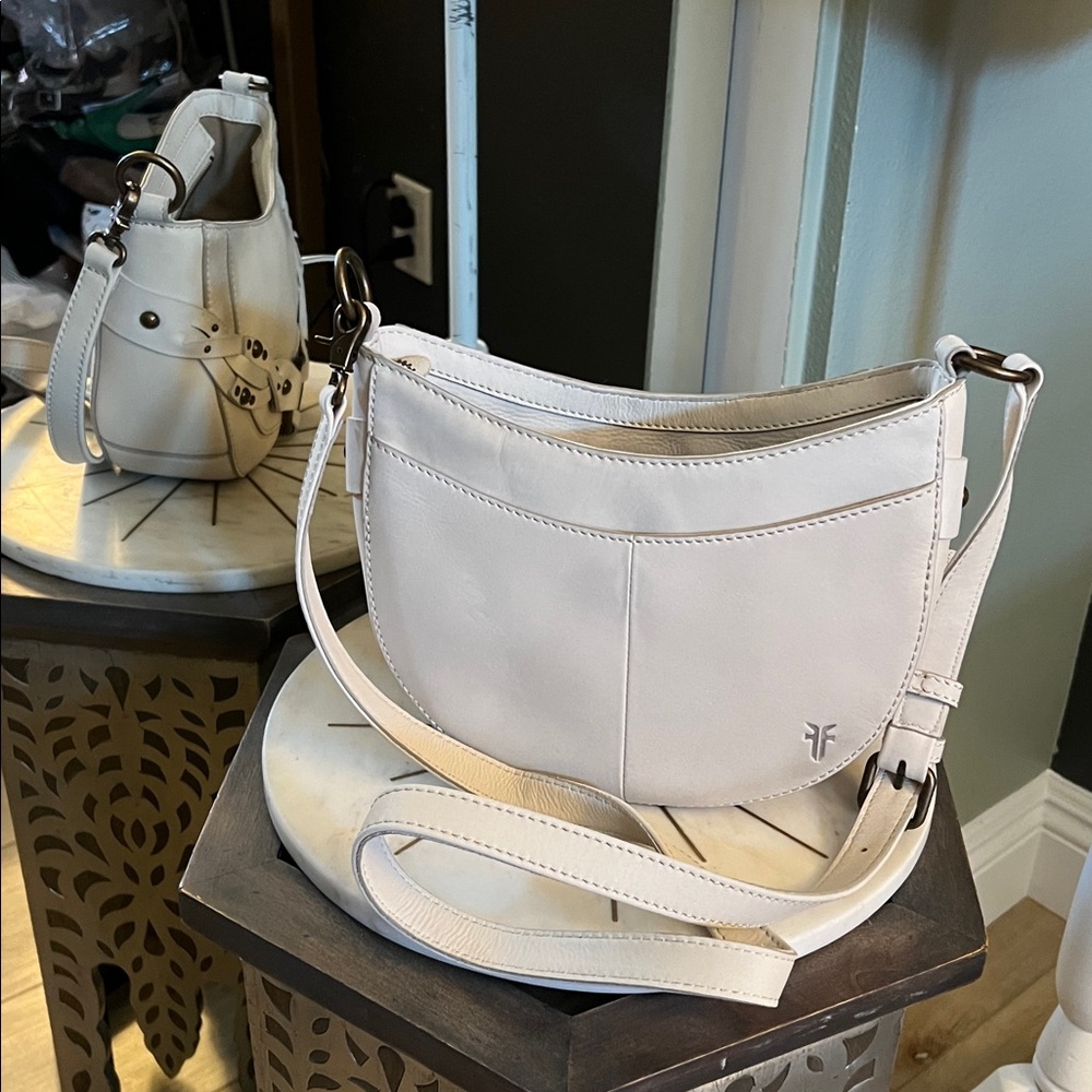 🛑 1 hour sale. Frye, off-white Shoulder Bag, EUC